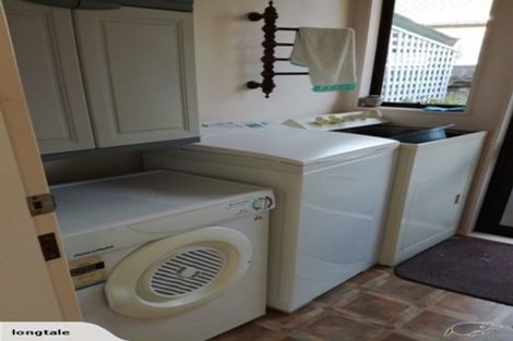 Photo of property in 6 Ashton Fitchett Drive, Brooklyn, Wellington, 6021