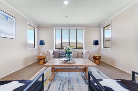 Photo of property in 24 Mt Lebanon Crescent, The Gardens, Auckland, 2105