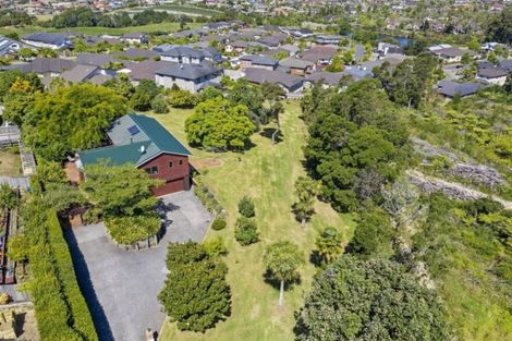 Photo of property in 6 Tasman Avenue, Henderson Valley, Auckland, 0614