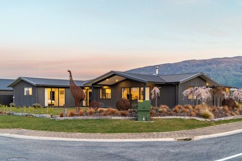Photo of property in 1 Turnbull Crescent, Wanaka, 9305