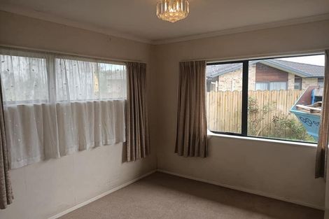 Photo of property in 10 Matilda Place, Weymouth, Auckland, 2103