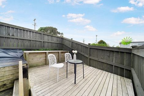 Photo of property in 124a Golf Road, New Lynn, Auckland, 0600
