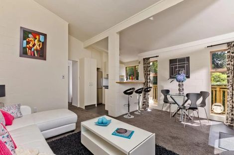 Photo of property in 1/72 Mountbatten Avenue, Hillcrest, Auckland, 0627