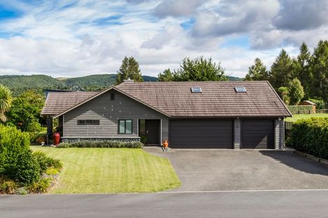 Photo of property in 2 Flaxen Way, Kinloch, Taupo, 3377