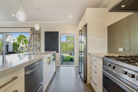 Photo of property in 36 Gilbransen Road, Kumeu, 0810