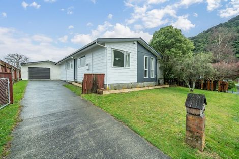 Photo of property in 37 Tacoma Drive, Totara Park, Upper Hutt, 5018