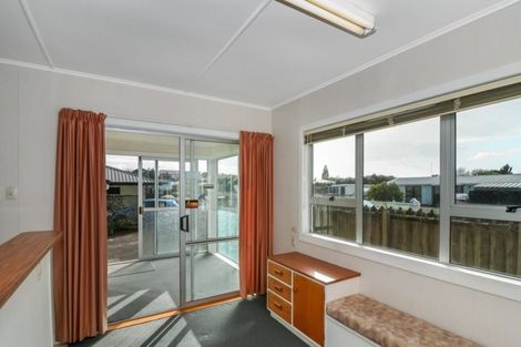 Photo of property in 15 Turakina Street, Merrilands, New Plymouth, 4312