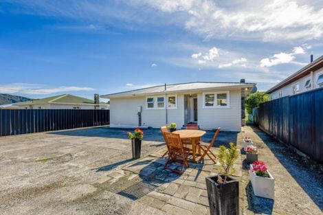 Photo of property in 14 Ruthven Road, Wainuiomata, Lower Hutt, 5014