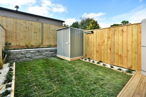 Photo of property in 11 Waru Lane, Te Atatu Peninsula, Auckland, 0610