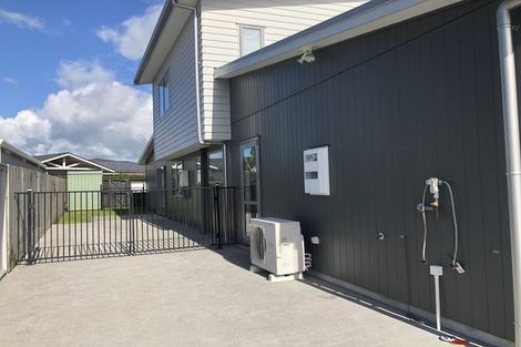 Photo of property in 14 Miami Place, One Tree Point, 0118