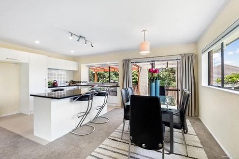 Photo of property in 2/16 Matisse Drive, West Harbour, Auckland, 0618
