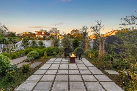 Photo of property in 16 Pickwick Parade, Mellons Bay, Auckland, 2014