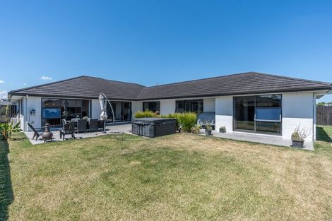 Photo of property in 37 Batten Drive, Flagstaff, Hamilton, 3210