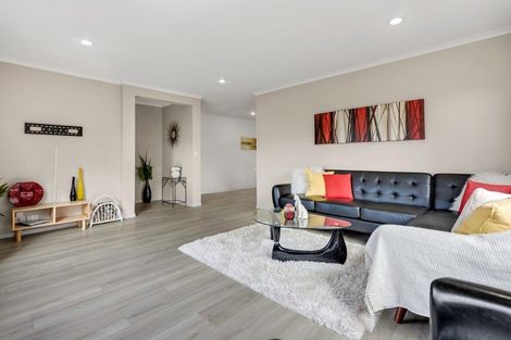 Photo of property in 27 Richfield Crescent, Westgate, Auckland, 0614