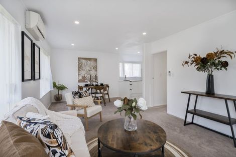 Photo of property in 2/5 Newington Road, Henderson, Auckland, 0612