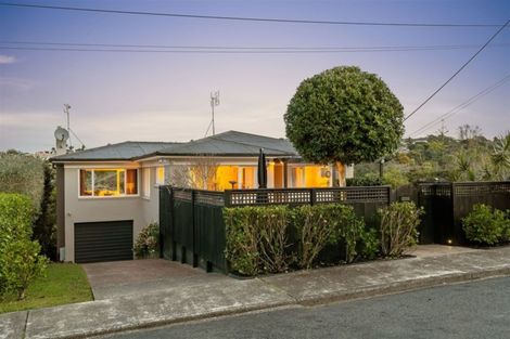 Photo of property in 44 Peter Terrace, Castor Bay, Auckland, 0620
