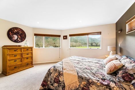 Photo of property in 16 Kingfisher Close, Brown Owl, Upper Hutt, 5018