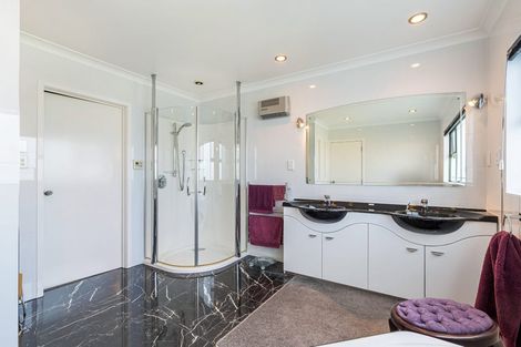 Photo of property in 88 Boord Crescent, Kumeu, 0891
