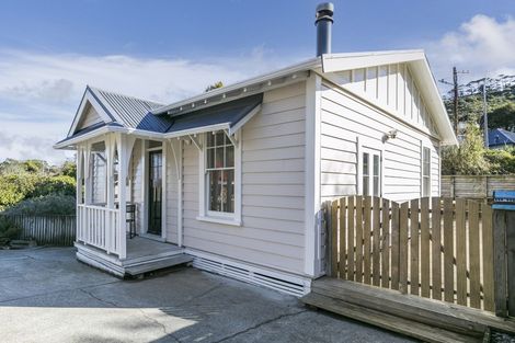 Photo of property in 7 Omar Street, Khandallah, Wellington, 6035