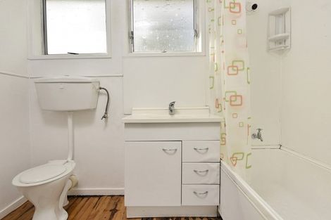 Photo of property in 60 Riverpark Crescent, Henderson, Auckland, 0610