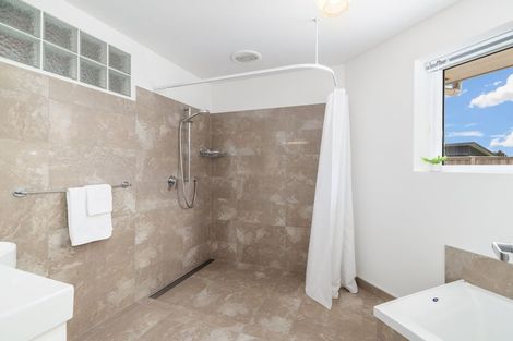 Photo of property in 8 Riverside Way, Amberley, 7410