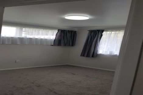 Photo of property in 59 Totaravale Drive, Totara Vale, Auckland, 0629