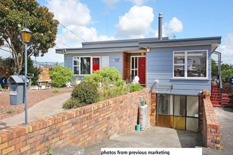 Photo of property in 3 Hillary Heights Avenue, Glendene, Auckland, 0602