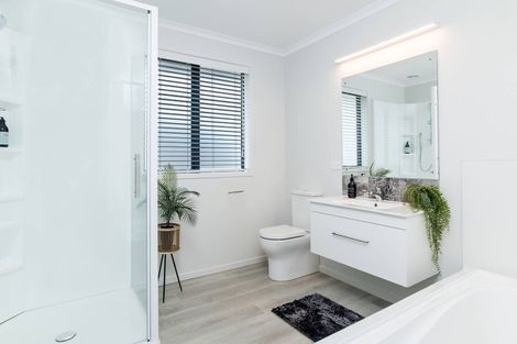 Photo of property in 29 Te Taniwha Road, One Tree Point, 0118