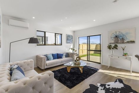 Photo of property in 24 Woven Place, Karaka, Papakura, 2113