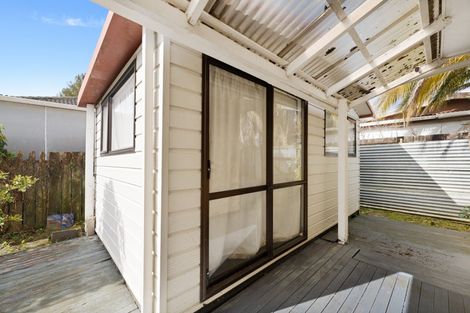 Photo of property in 2/15 Larissa Avenue, Henderson, Auckland, 0610