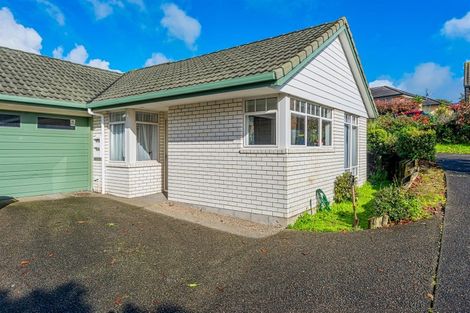 Photo of property in 15 Regents Park Place, Westgate, Auckland, 0614