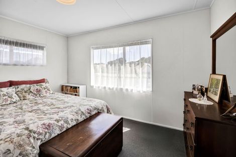 Photo of property in 33 Herekawe Drive, Spotswood, New Plymouth, 4310