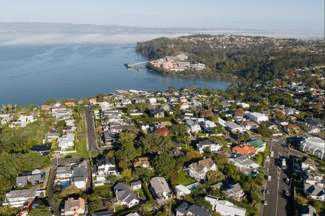 Photo of property in 52 Hinemoa Street, Birkenhead, Auckland, 0626
