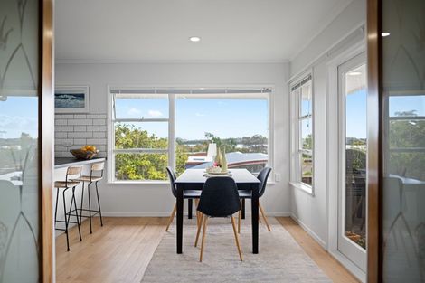 Photo of property in 37 Clovelly Road, Bucklands Beach, Auckland, 2012