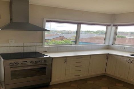 Photo of property in 2/111 Shakespeare Road, Milford, Auckland, 0620