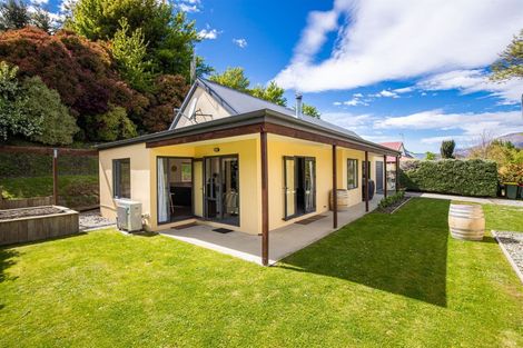 Photo of property in 37 Mcdonnell Road, Arrowtown, 9302