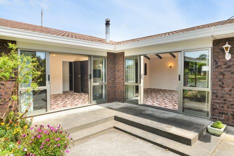 Photo of property in 32 Cedar Crescent, Feilding, 4702