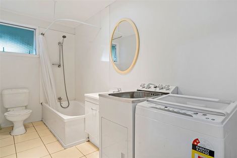 Photo of property in 2/7 Alwyn Avenue, Te Atatu South, Auckland, 0610