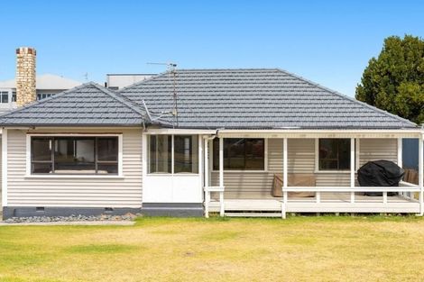 Photo of property in 6 Pitau Road, Mount Maunganui, 3116
