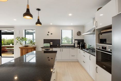 Photo of property in 18 Te Tiireke Drive, Glenview, Hamilton, 3206