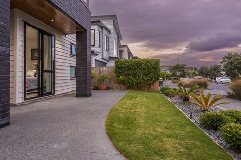 Photo of property in 10 Tawatawa Street, Long Bay, Auckland, 0630