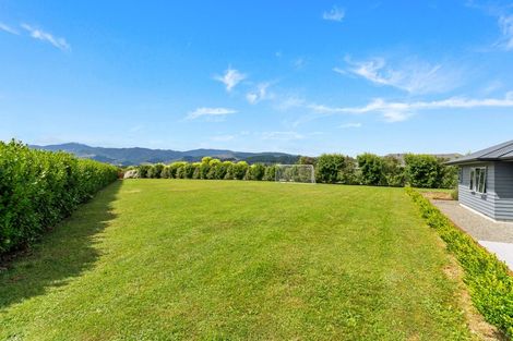 Photo of property in 49 Ohau Terraces, Ohau, Levin, 5570