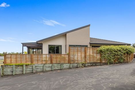 Photo of property in Caversham Park, 2/18 Caversham Road, Westmere, Whanganui, 4501