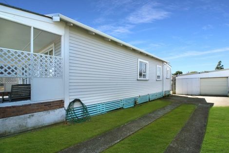 Photo of property in 21 Paynters Avenue, Strandon, New Plymouth, 4312