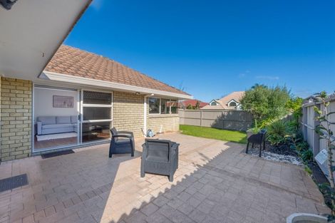 Photo of property in 2 Chale Place, Somerville, Auckland, 2014