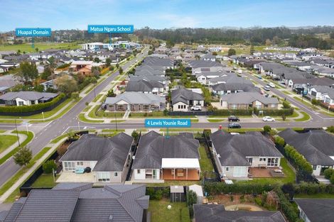 Photo of property in 4 Lewis Younie Road, Kumeu, 0810