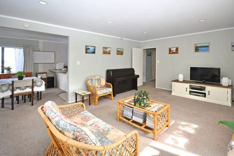Photo of property in 2/37 Reeves Road, Pakuranga, Auckland, 2010