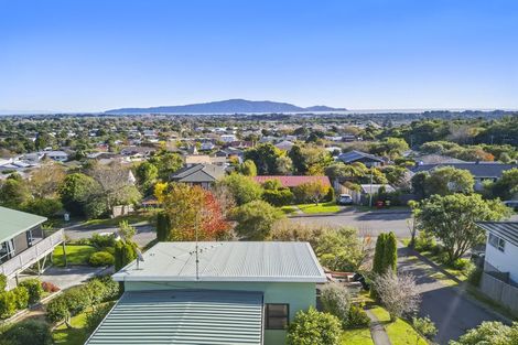 Photo of property in 47 Kakariki Grove, Waikanae, 5036