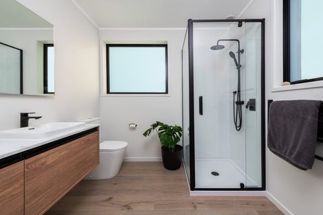 Photo of property in 1/2-4 Miri Road, Rothesay Bay, Auckland, 0630