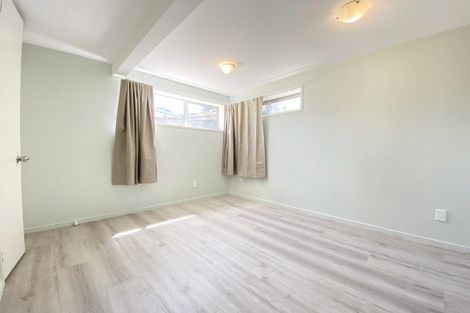 Photo of property in 13 Halcombe Place, Green Bay, Auckland, 0604